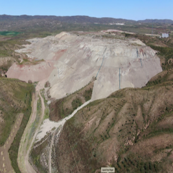 （12）BNB 煤矿煤层自然处治（4.煤矸石对修复后）
Coal waste rock pile after restoring engineering for spontaneous combustion in BNB coal mine(202005~10)